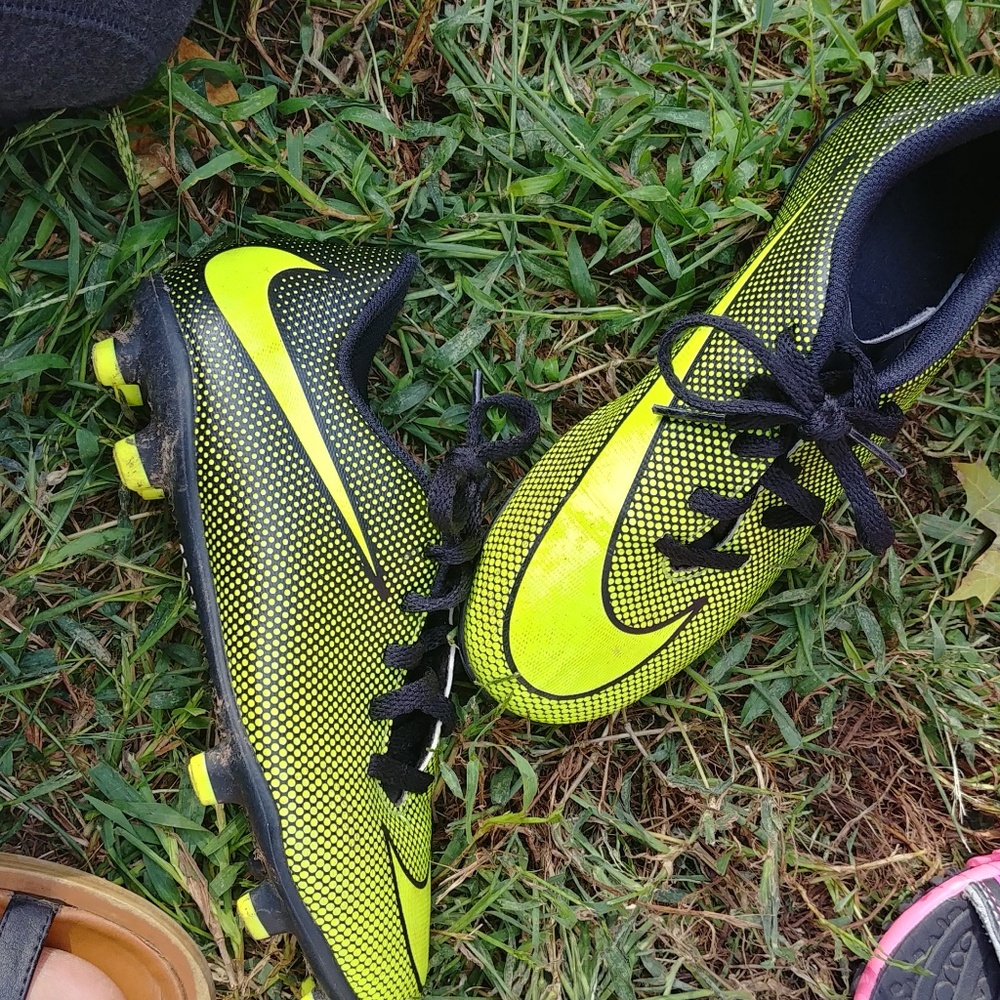 Nike like new soccer cleats